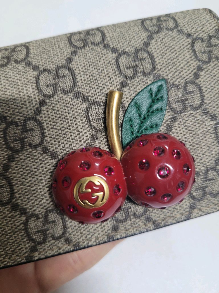 구찌 수프림 체리 스냅 중지갑 이미지