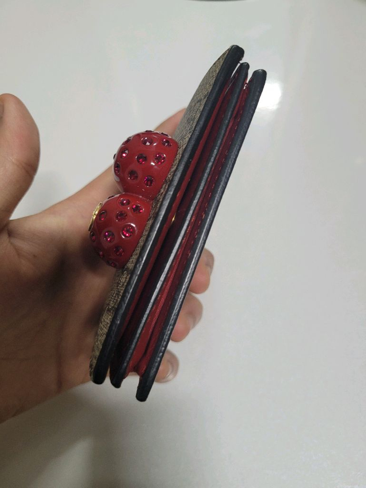 구찌 수프림 체리 스냅 중지갑 이미지