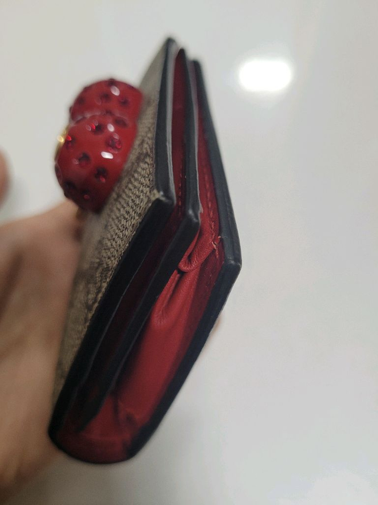 구찌 수프림 체리 스냅 중지갑 이미지