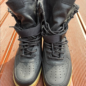 나이키 스페셜필드 포스 270 이미지