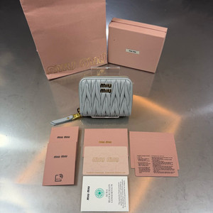 [정품] 미우미우 마테라쎄 금장 나파 지퍼 코인 카드지갑 이미지