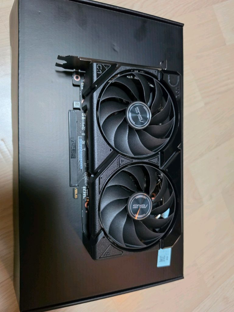 ASUS DUAL RX 9060 8G 이미지