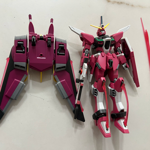 가조립 HG 인피니티 저스티스 + 데스티니 건담 판매합니다 이미지