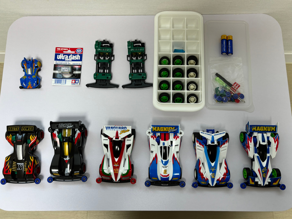 [개봉 조립품/타미야]미니사구(우리는 챔피언 미니카/ 풀도색 카울) 6체+미개봉 모터 1개+증정품 일괄 판매합니다 이미지