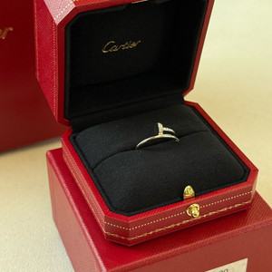 까르띠에 저스트 앵끌루링 스몰 다이아 화골 이미지