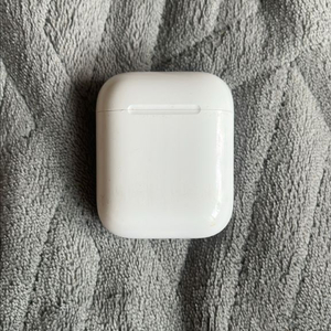 에어팟 2세대 본체 이미지