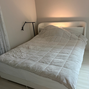 퀸 침대프레임 이미지