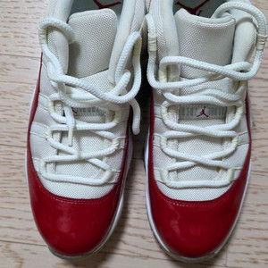 나이키 에어조던 11 로우 바시티 레드 이미지