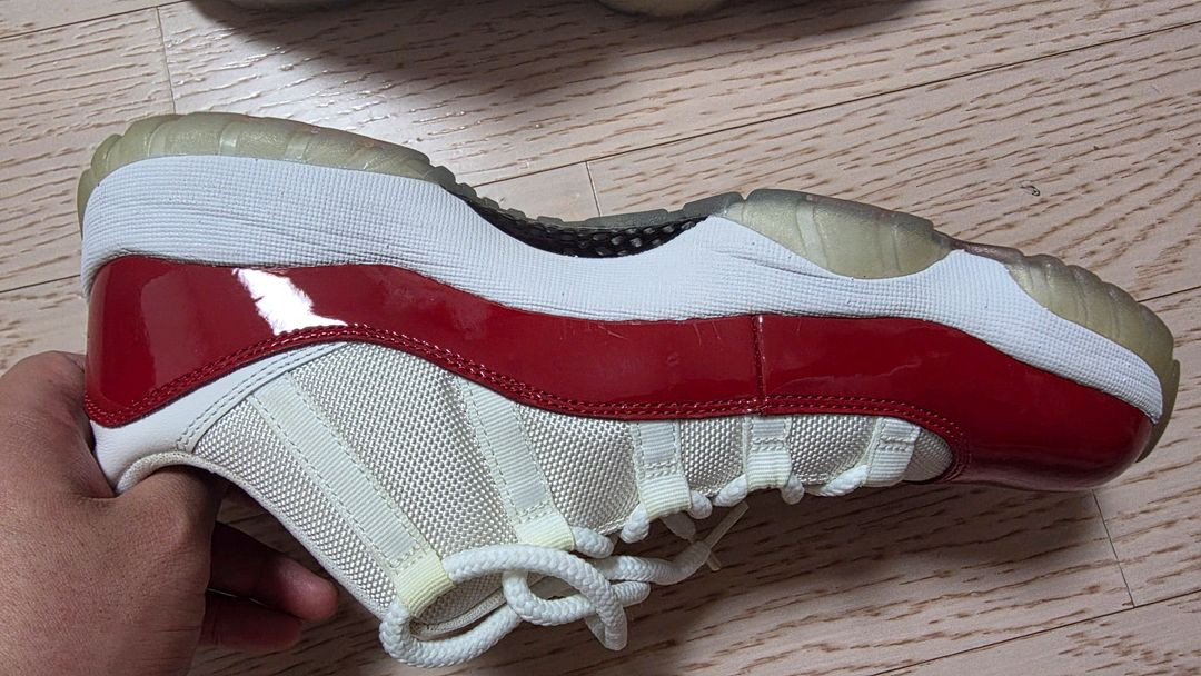 나이키 에어조던 11 로우 바시티 레드 이미지