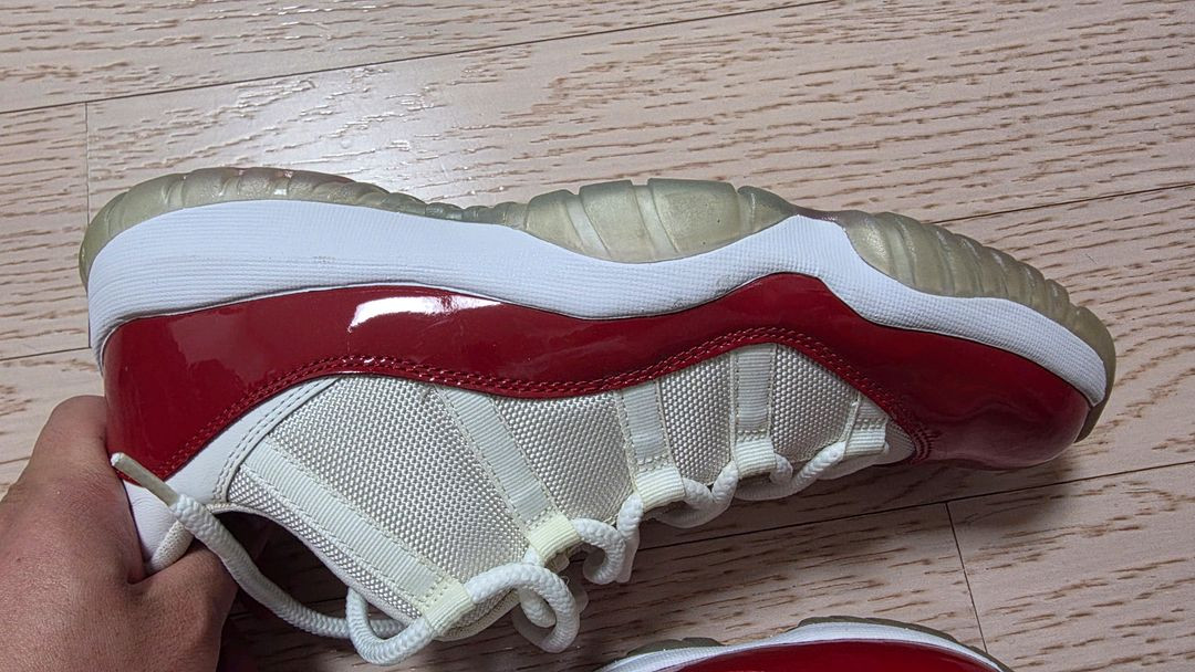 나이키 에어조던 11 로우 바시티 레드 이미지