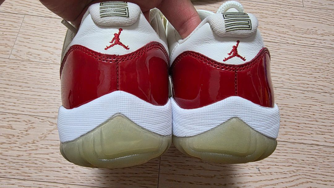 나이키 에어조던 11 로우 바시티 레드 이미지