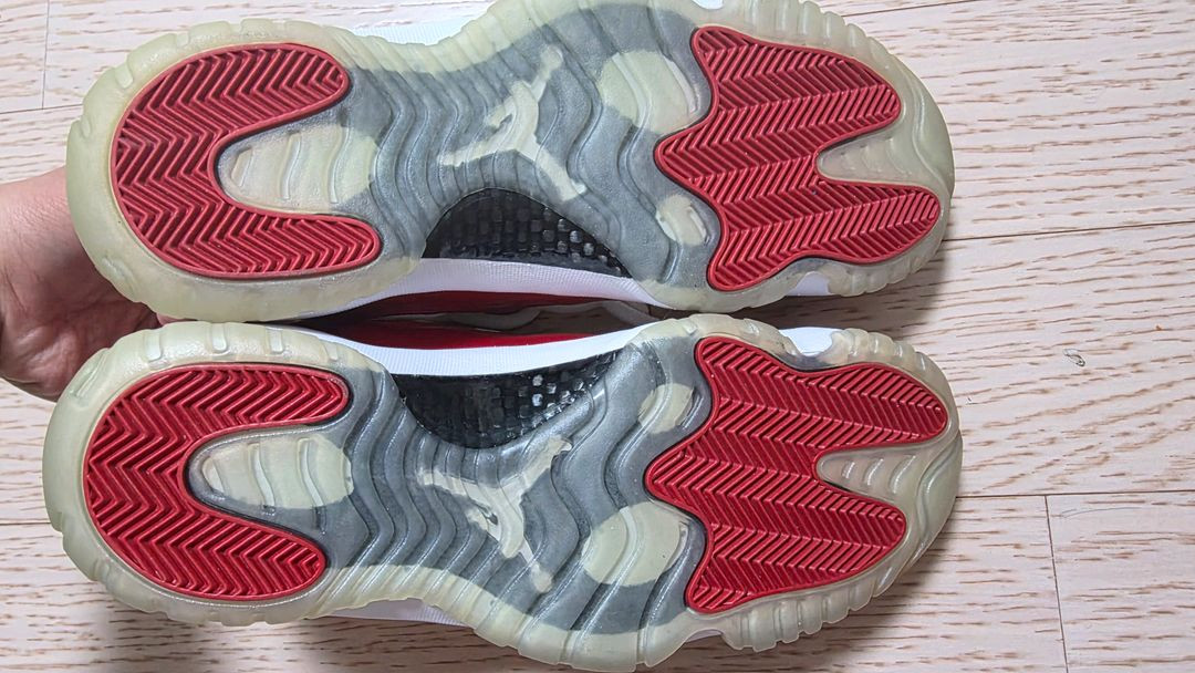 나이키 에어조던 11 로우 바시티 레드 이미지