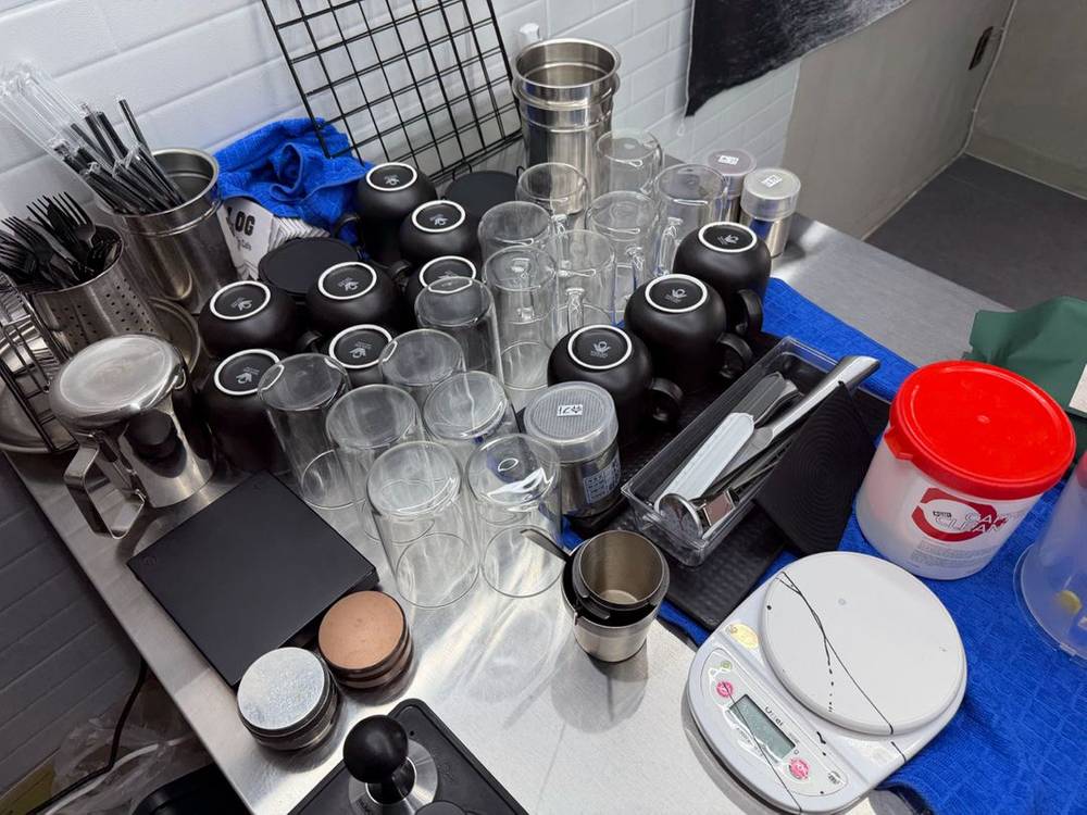 유리컵 접시 카페용품 집기류 이미지