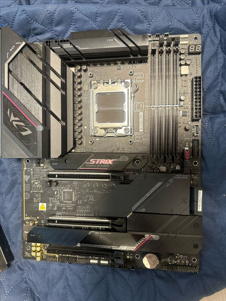 ASUS B650E-E STRIX 팝니다 이미지