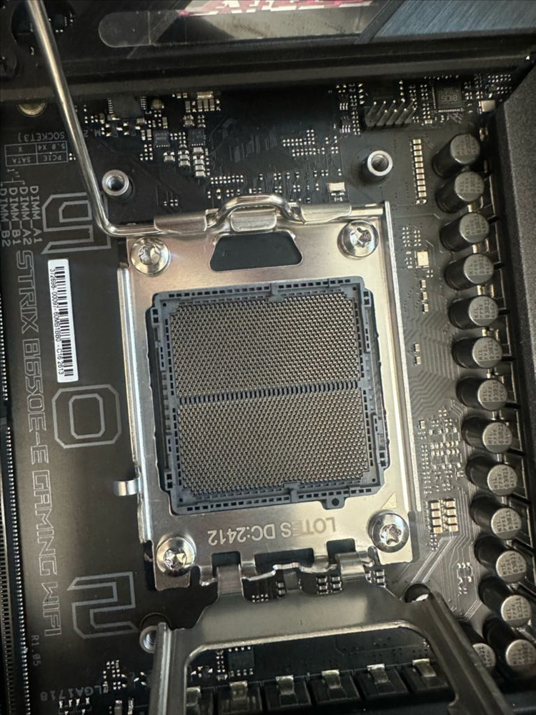 ASUS B650E-E STRIX 팝니다 이미지