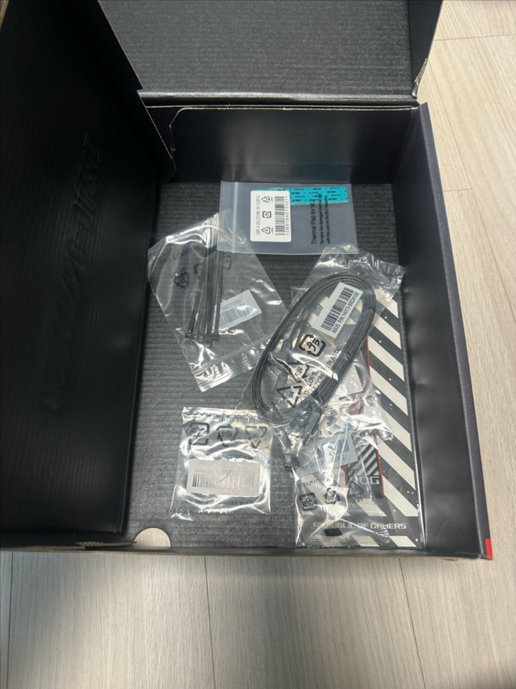 ASUS B650E-E STRIX 팝니다 이미지