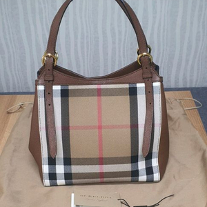 버버리 하우스체크 숄더백 토트백 새상품급 정품(감정O)구찌프라다루이비통디올고야드샤넬셀린느보테가생로랑발렌시아가가방 이미지