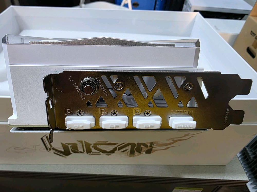 컬러풀 아이게임 4070TI SUPER 용칸 판매 이미지