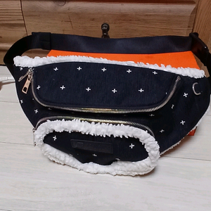 빈폴 힙색 이미지