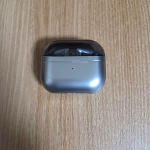 버즈3프로 실버 이미지