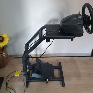 트러스트마스터 TMX 포스피드백 레이싱휠 + 거치대 처분해요 이미지