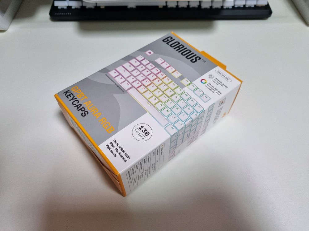 글로리어스 AURA V3 화이트 PBT 푸딩 키캡 팝니다 이미지