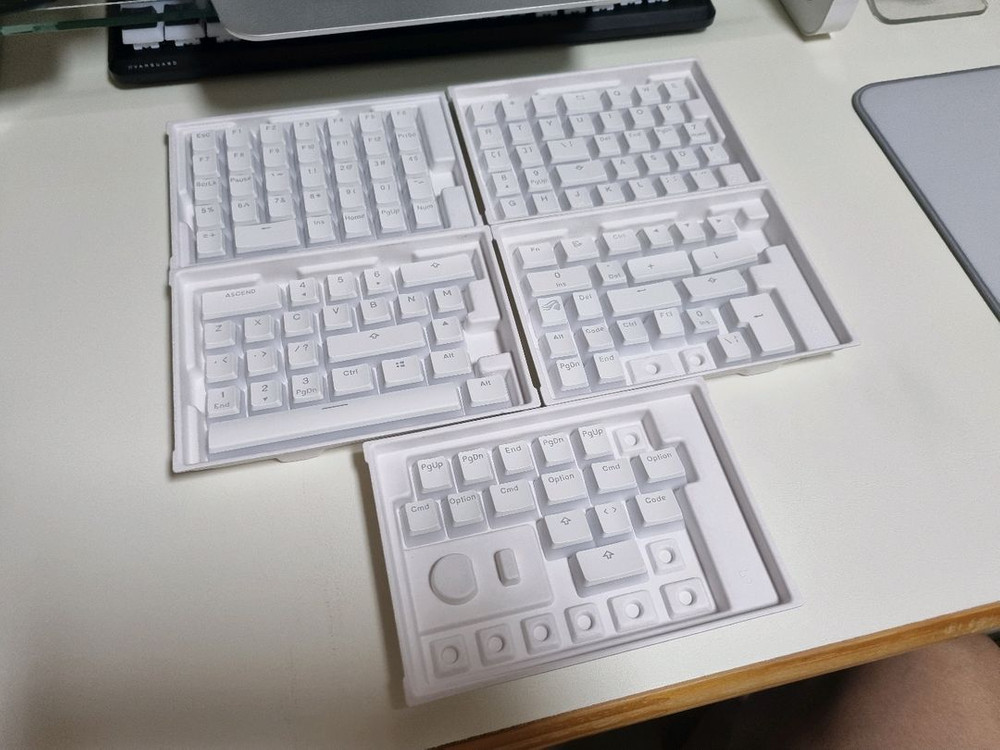 글로리어스 AURA V3 화이트 PBT 푸딩 키캡 팝니다 이미지