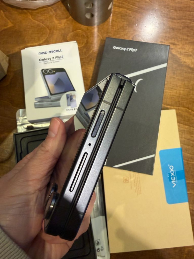 갤럭시Z플립7 512G+추가Full 이미지