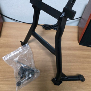 bmw g310r 메인스탠드 이미지