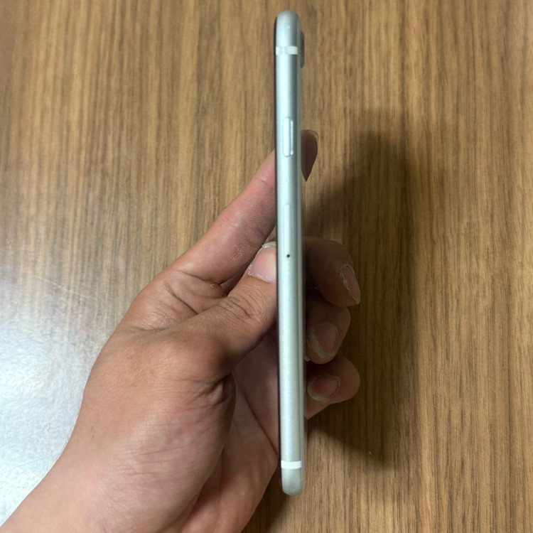 아이폰 SE2 화이트 128GB 이미지