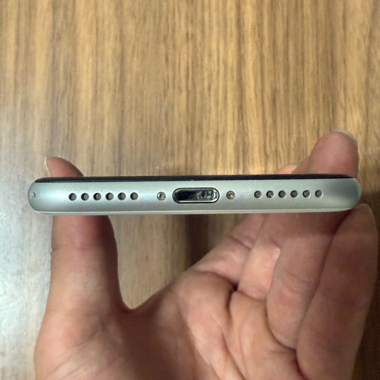 아이폰 SE2 화이트 128GB 이미지