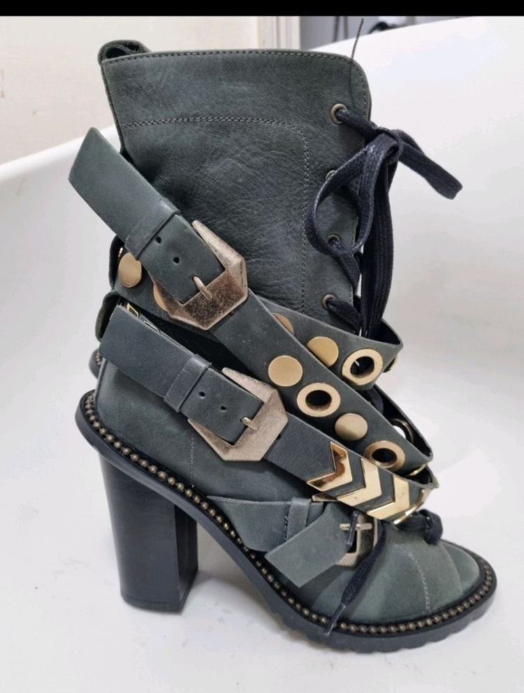 슈콤마보니 스트랩 앵클부츠 이미지