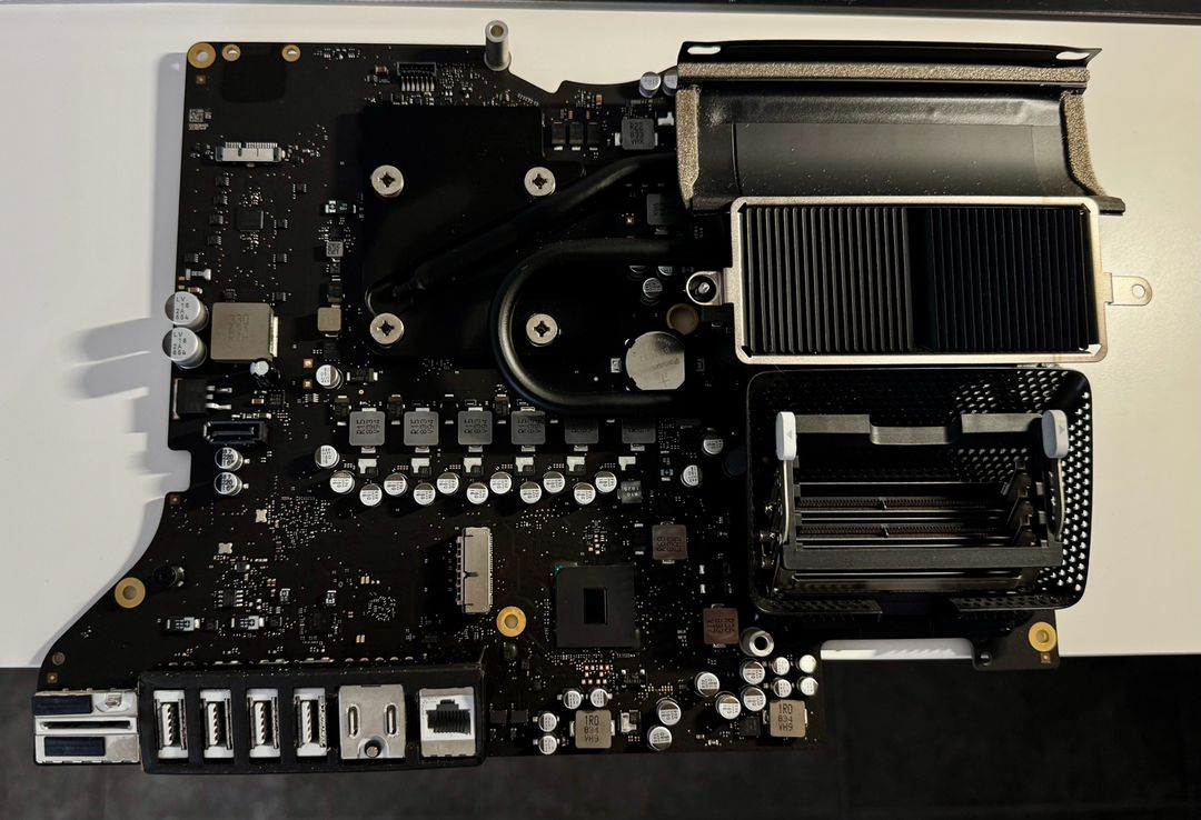 iMac(Retina 5K, 27형, 2017) 추출 로직보드+cpu+gpu 이미지