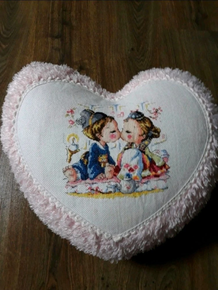 십자수하트쿠션 이미지