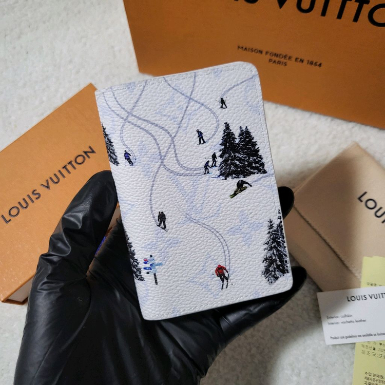 [26년구매/한정판] 루이비통 스키 오거나이저 카드지갑 화이트 이미지