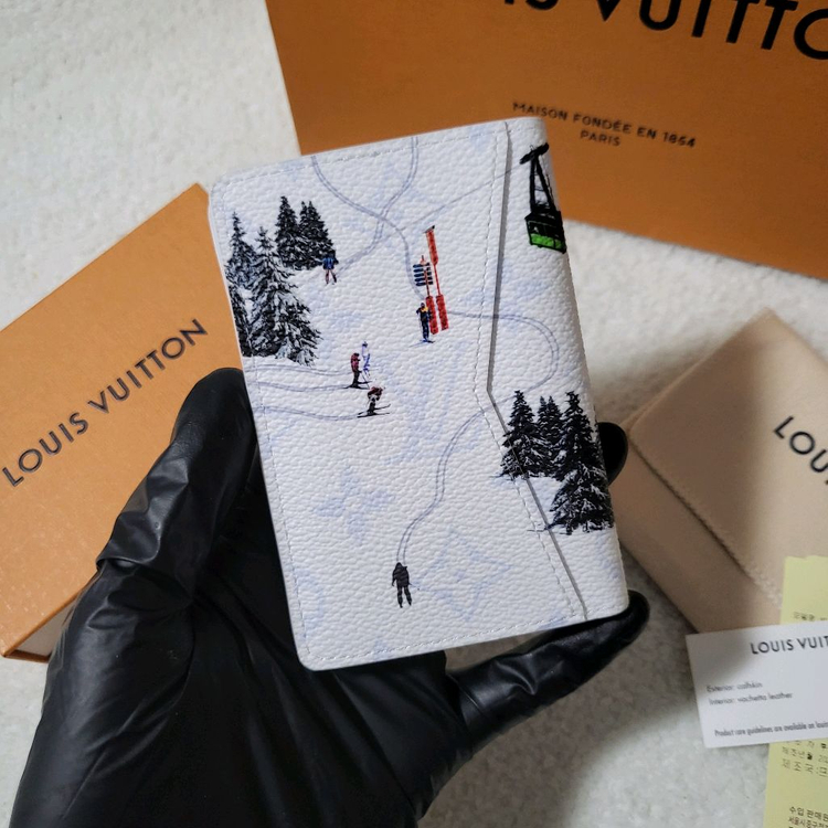 [26년구매/한정판] 루이비통 스키 오거나이저 카드지갑 화이트 이미지