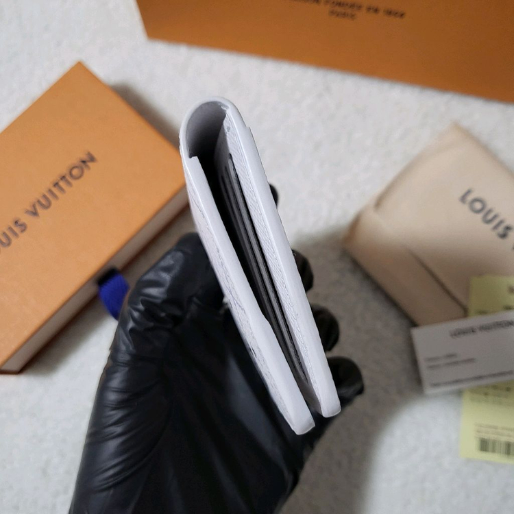 [26년구매/한정판] 루이비통 스키 오거나이저 카드지갑 화이트 이미지