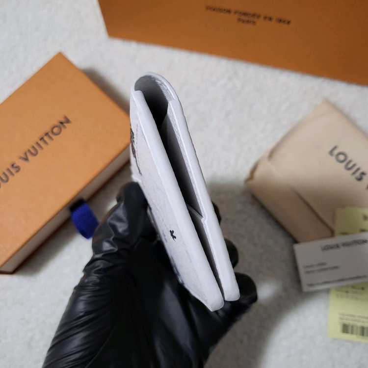 [26년구매/한정판] 루이비통 스키 오거나이저 카드지갑 화이트 이미지