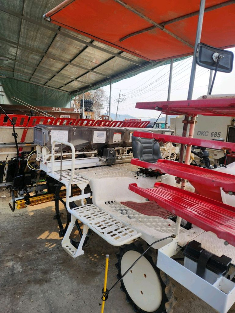 신품급 얀마 이앙기 8조 VP80DX판매 합니다 이미지