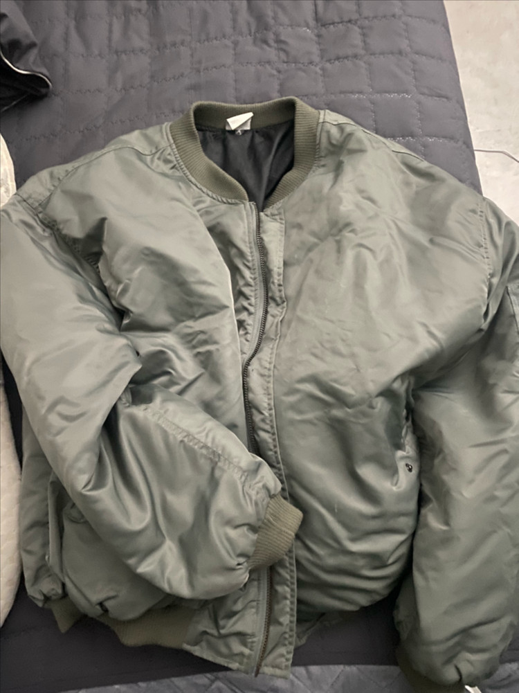 빈티지 바시티 자켓 및 가죽 자켓 유광패딩 항공점퍼 묶판 이미지