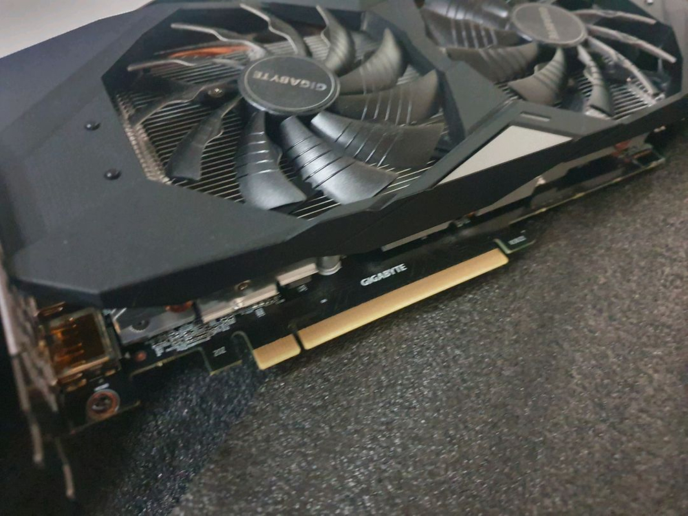 기가바이트 RTX 2070 이미지