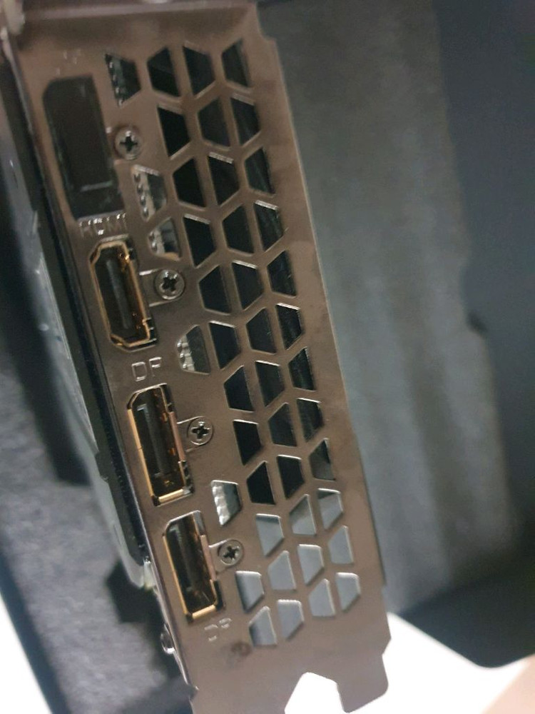 기가바이트 RTX 2070 이미지