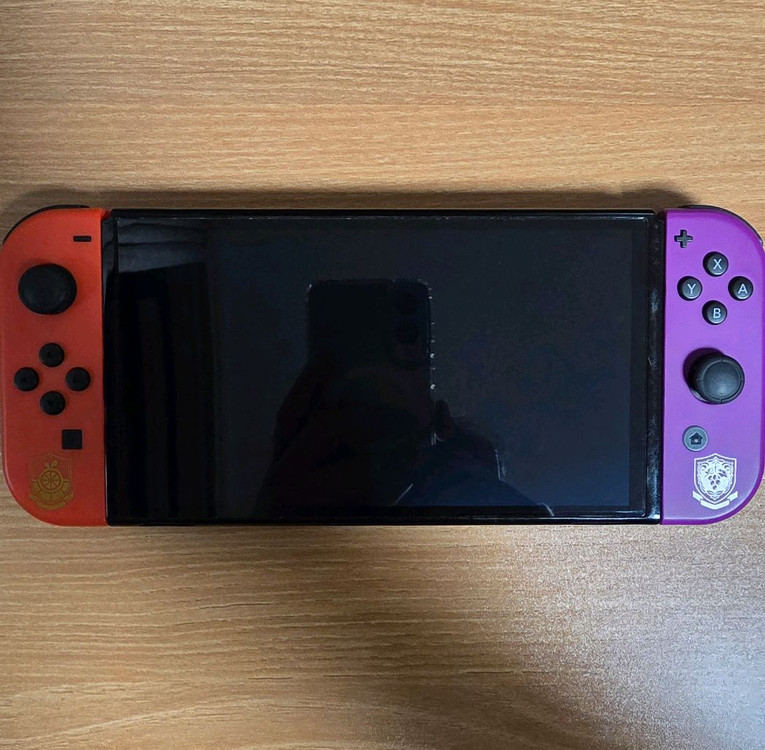 닌텐도 스위치 oled 스칼렛 바이올렛 에디션 팝니다. 이미지