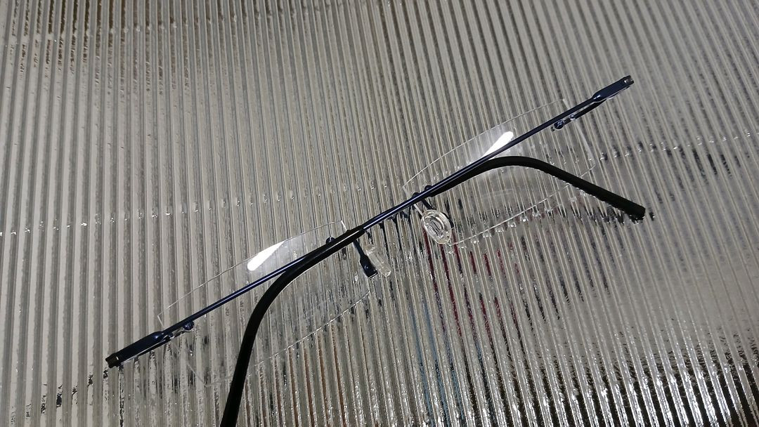 실루엣 안경테 이미지