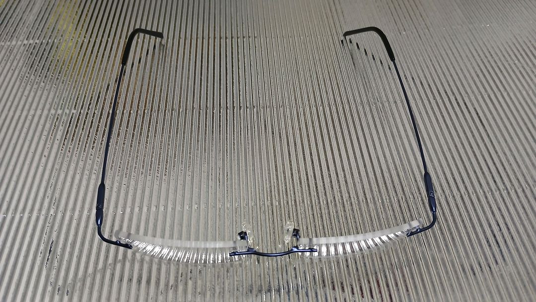 실루엣 안경테 이미지