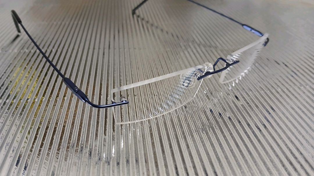 실루엣 안경테 이미지