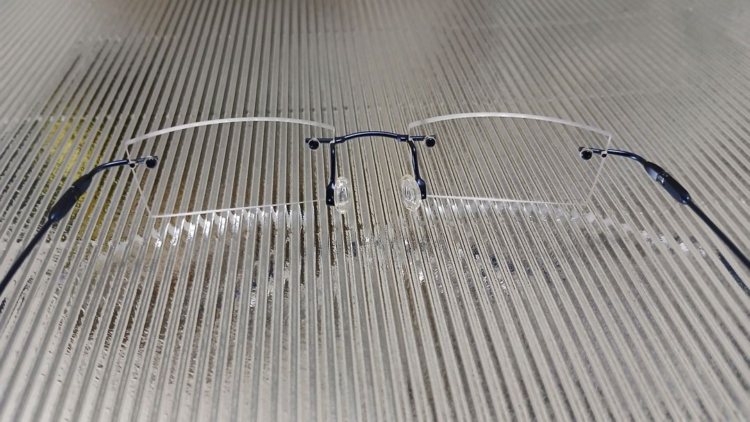 실루엣 안경테 이미지