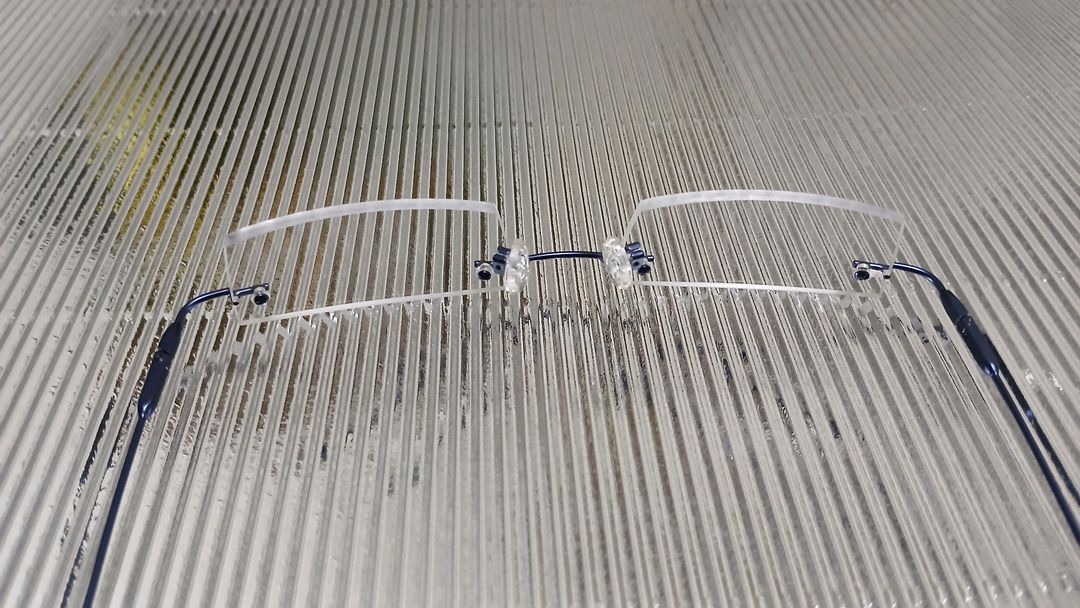 실루엣 안경테 이미지