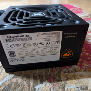 쿠거 550W 80플러스 골드 파워서플라이 이미지