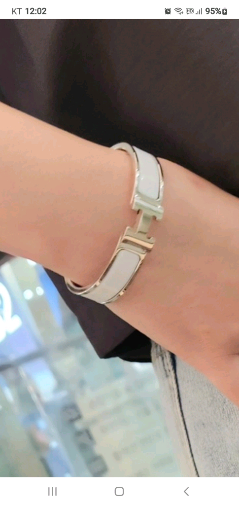 에르메스 클릭아슈pm 팔찌 정품A급(감정O)구찌프라다루이비통디올고야드샤넬셀린느보테가생로랑발렌시아가버버리반클리프가방 이미지